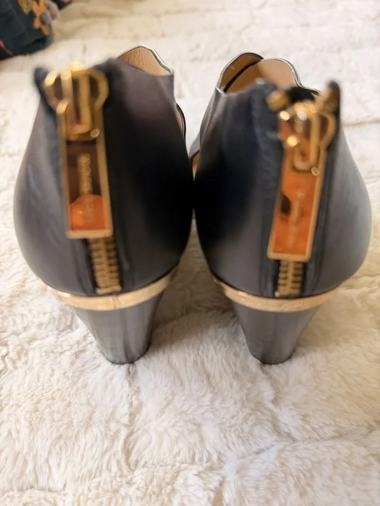 Michael Kors Black Leather Wedge Sandals – Size 7M - Picture 7 of 15